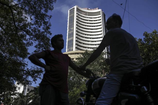 India Stocks Rise as Investors Turn Attention to Fiscal Spending