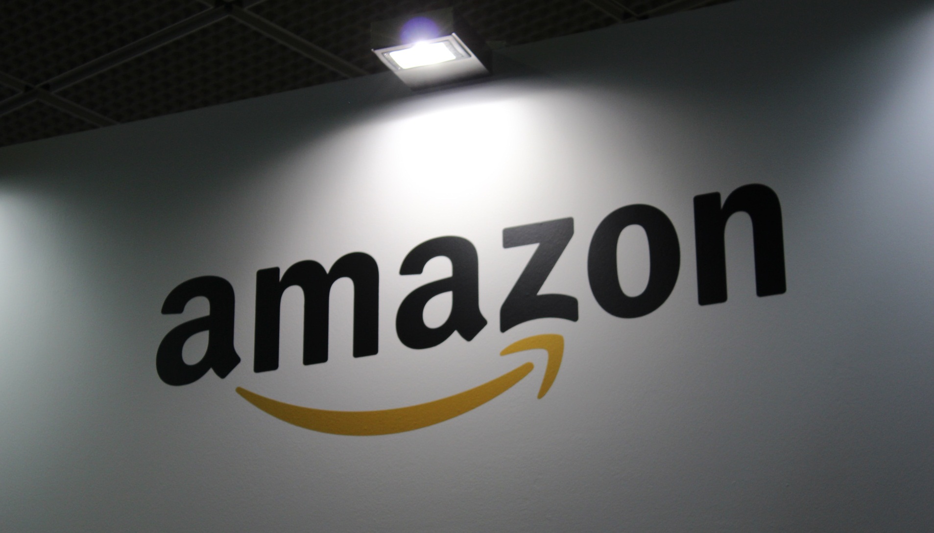 Amazon to open 10 new India warehouses; offers insurance